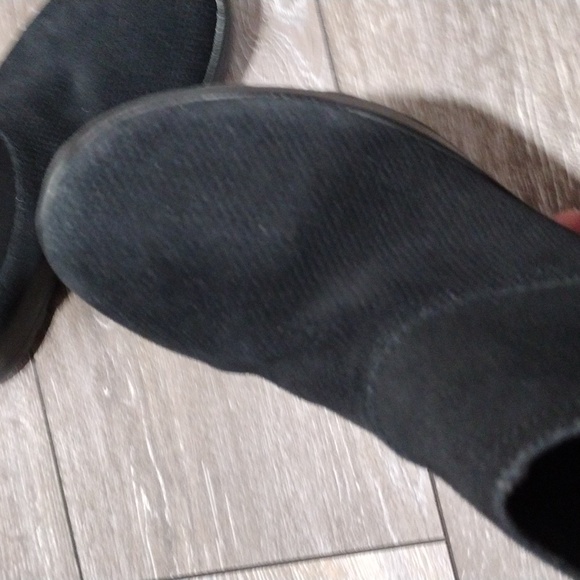 Skechers black suede ankle boots. Size 6.5 - Picture 7 of 14